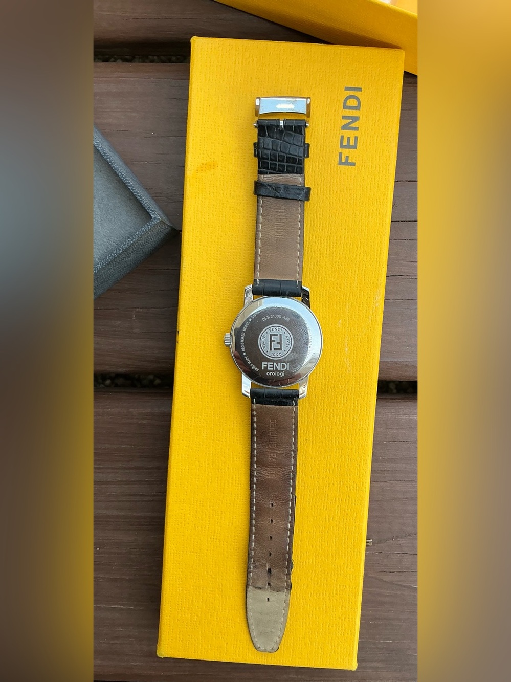 Authentic FENDI  DRESS watch 🔥🔥 - Picture 13 of 16